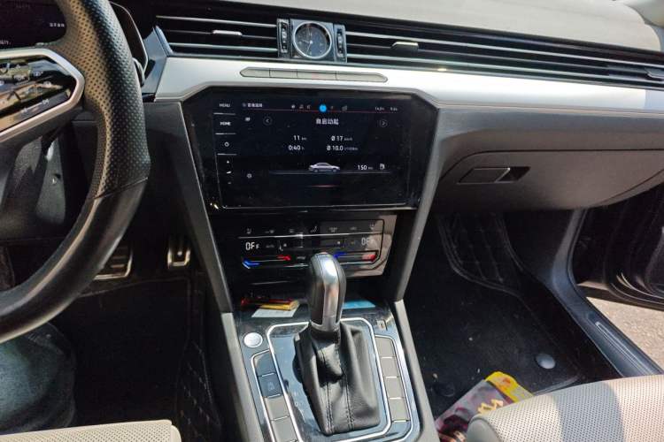 Used Volkswagen Magotan 2023 2 Million Units Commemorative Edition 330TSI DSG Luxury Version Audio And AC Panel