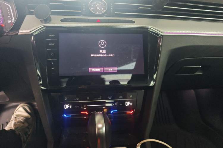 Used Volkswagen Magotan 2023 2 Million Units Commemorative Edition 330TSI DSG Luxury Version Audio And AC Panel