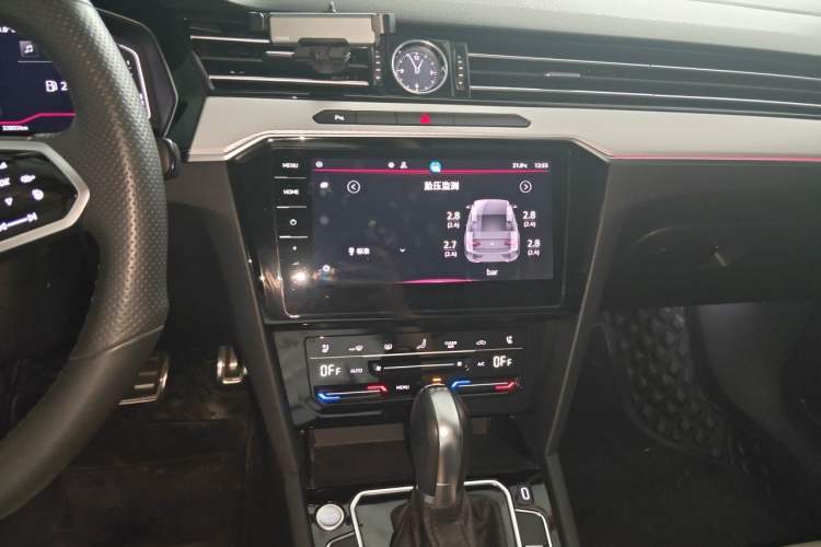 Used Volkswagen Magotan 2023 2 Million Units Commemorative Edition 330TSI DSG Luxury Version Audio And AC Panel