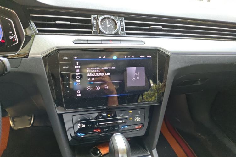 Used Volkswagen Magotan 2023 2 Million Units Commemorative Edition 330TSI DSG Luxury Version Audio And AC Panel