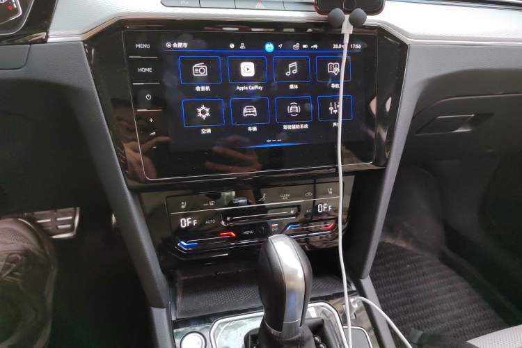 Used Volkswagen Magotan 2023 2 Million Units Commemorative Edition 330TSI DSG Luxury Version Audio And AC Panel