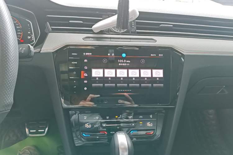 Used Volkswagen Magotan 2023 2 Million Units Commemorative Edition 330TSI DSG Luxury Version Audio And AC Panel