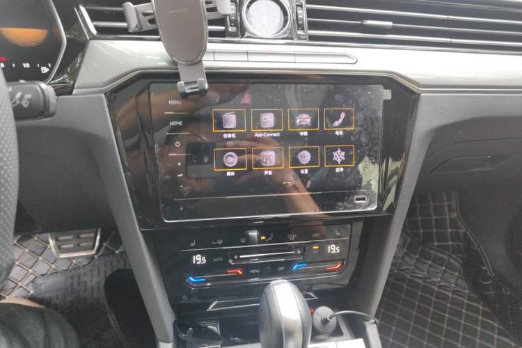 Used Volkswagen Magotan 2023 2 Million Units Limited Edition 330TSI DSG Leading Version Audio And AC Panel
