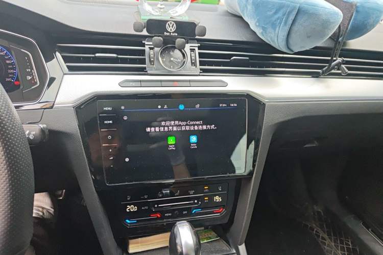 Used Volkswagen Magotan 2023 2 Million Units Commemorative Edition 330TSI DSG Luxury Version Audio And AC Panel