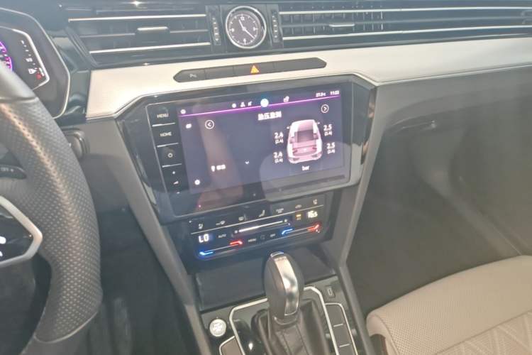 Used Volkswagen Magotan 2023 2 Million Units Commemorative Edition 330TSI DSG Luxury Version Audio And AC Panel
