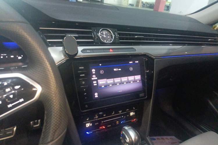 Used Volkswagen Magotan 2023 2 Million Units Limited Edition 330TSI DSG Leading Version Audio And AC Panel