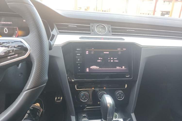 Used Volkswagen Magotan 2023 2 Million Units Limited-Edition 280TSI DSG Comfort Version Audio And AC Panel