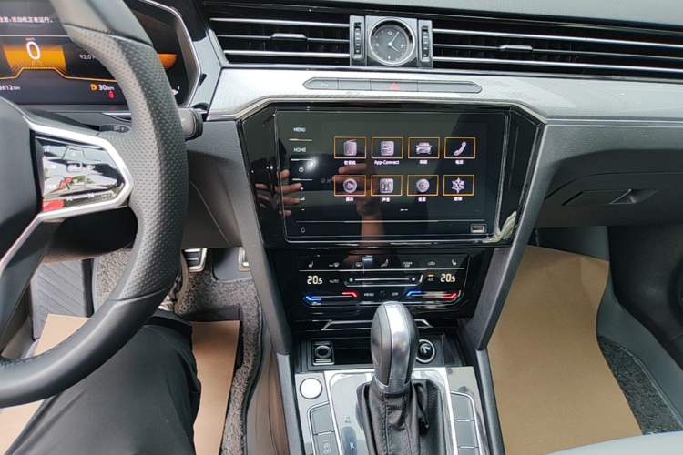 Used Volkswagen Magotan 2023 2 Million Units Limited Edition 330TSI DSG Leading Version Audio And AC Panel