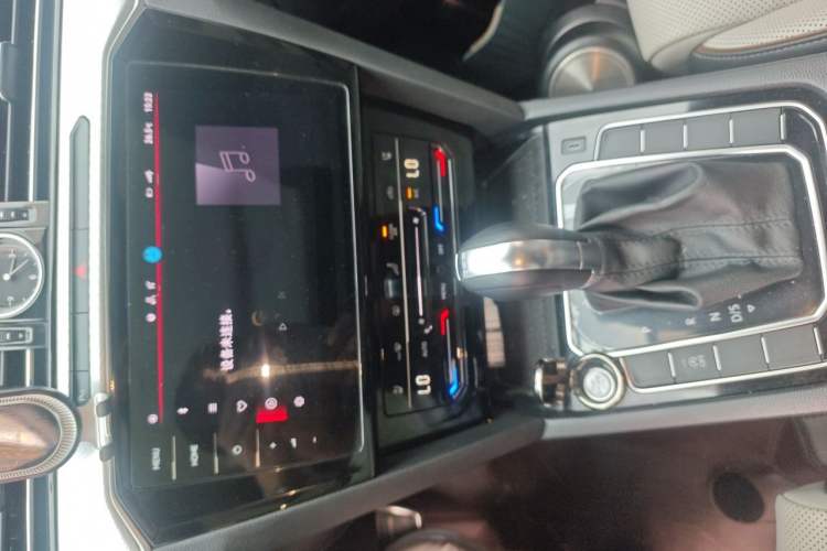 Used Volkswagen Magotan 2023 2 Million Units Commemorative Edition 330TSI DSG Luxury Version Audio And AC Panel
