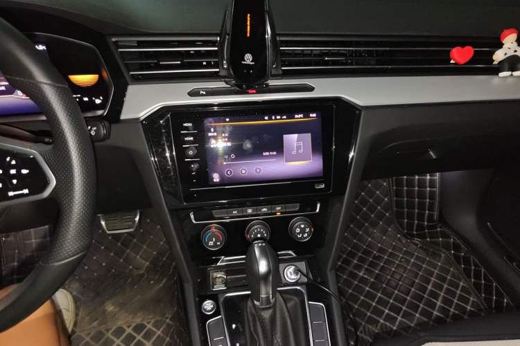 Used Volkswagen Magotan 2023 2 Million Units Limited-Edition 280TSI DSG Comfort Version Audio And AC Panel