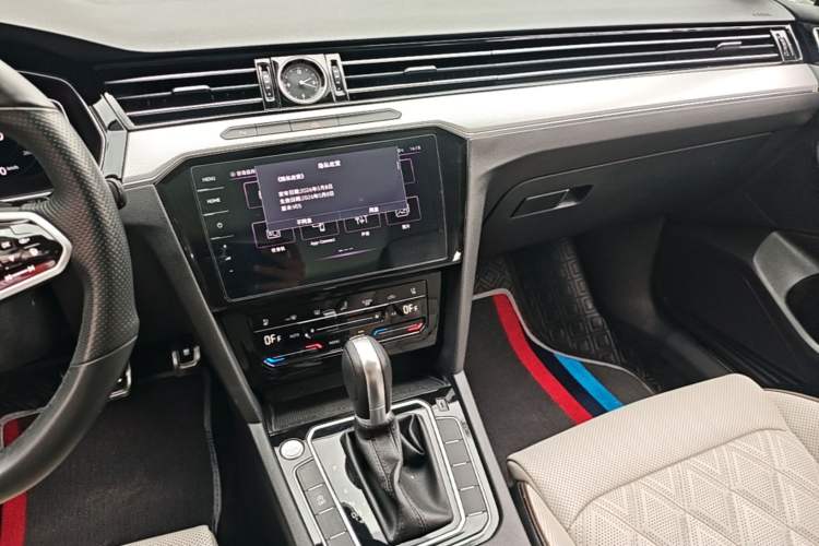 Used Volkswagen Magotan 2023 2 Million Units Commemorative Edition 330TSI DSG Luxury Version Audio And AC Panel