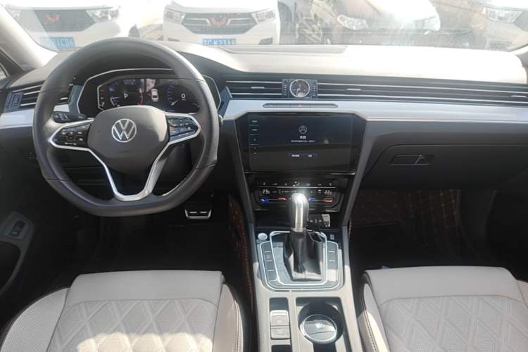 Used Volkswagen Magotan 2023 2 Million Units Limited Edition 330TSI DSG Leading Version Audio And AC Panel