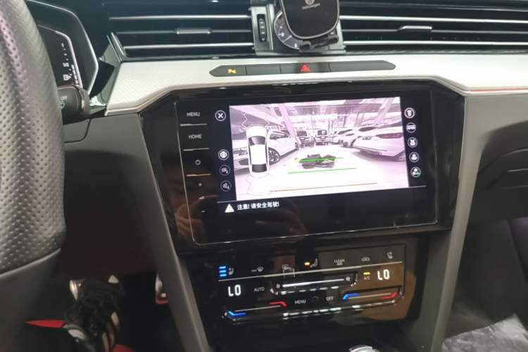 Used Volkswagen Magotan 2023 2 Million Units Commemorative Edition 330TSI DSG Luxury Version Audio And AC Panel