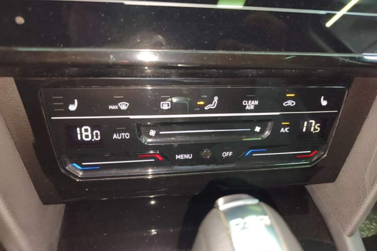 Used Volkswagen Magotan 2023 2 Million Units Limited Edition 330TSI DSG Leading Version Audio And AC Panel