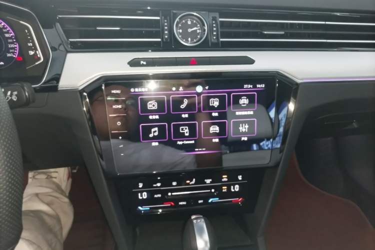 Used Volkswagen Magotan 2023 2 Million Units Commemorative Edition 330TSI DSG Luxury Version Audio And AC Panel