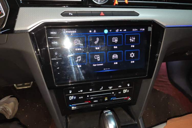 Used Volkswagen Magotan 2023 2 Million Units Commemorative Edition 330TSI DSG Luxury Version Audio And AC Panel