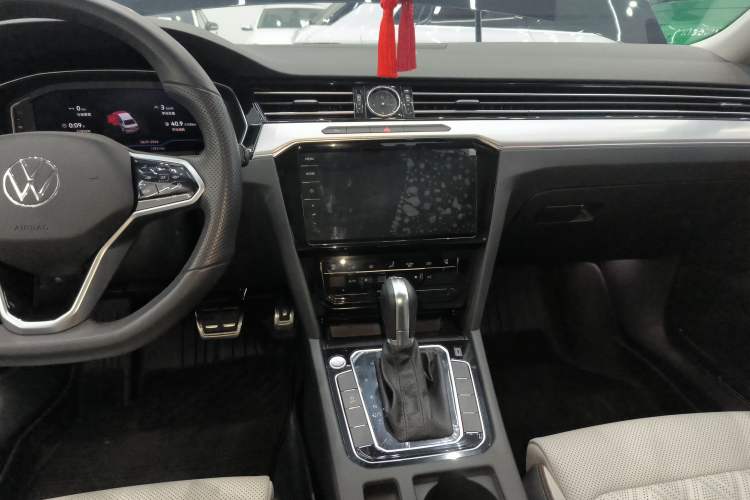 Used Volkswagen Magotan 2023 2 Million Units Commemorative Edition 330TSI DSG Luxury Version Audio And AC Panel