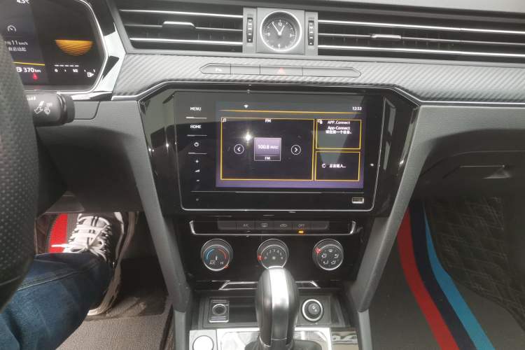 Used Volkswagen Magotan 2023 2 Million Units Limited-Edition 280TSI DSG Comfort Version Audio And AC Panel