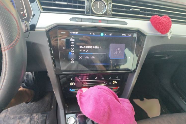 Used Volkswagen Magotan 2023 2 Million Units Commemorative Edition 330TSI DSG Luxury Version Audio And AC Panel