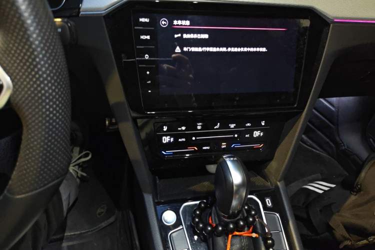 Used Volkswagen Magotan 2023 2 Million Units Commemorative Edition 330TSI DSG Luxury Version Audio And AC Panel