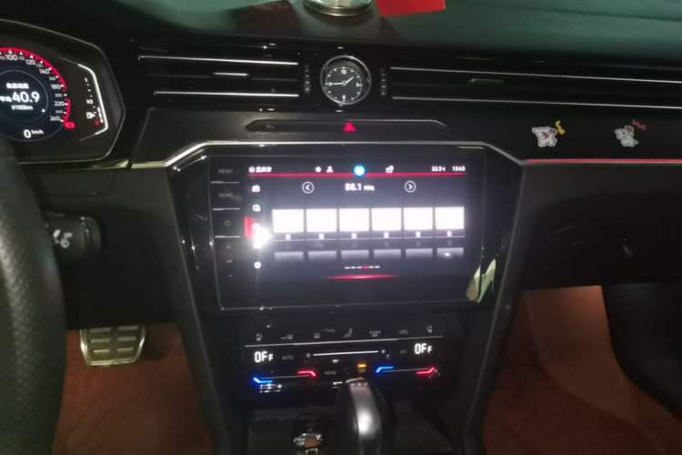 Used Volkswagen Magotan 2023 2 Million Units Commemorative Edition 330TSI DSG Luxury Version Audio And AC Panel