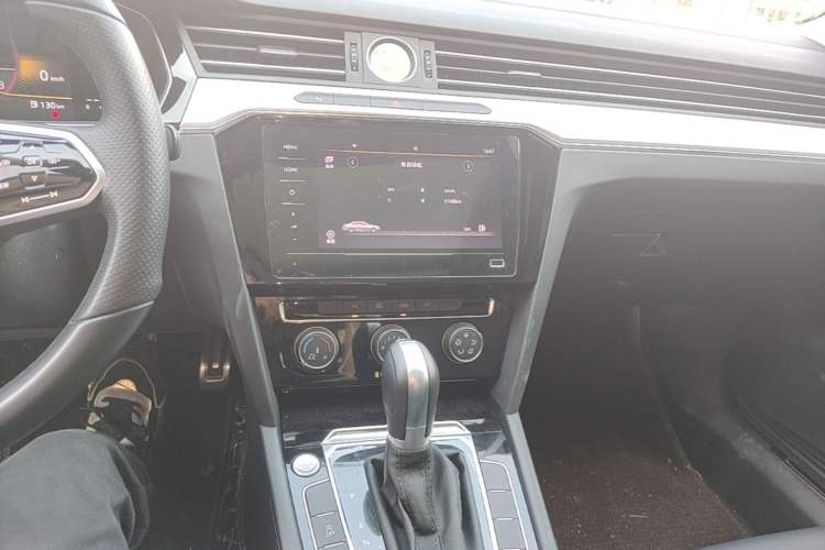 Used Volkswagen Magotan 2023 2 Million Units Limited-Edition 280TSI DSG Comfort Version Audio And AC Panel