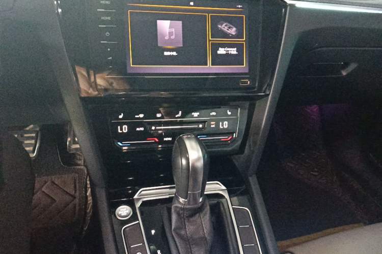 Used Volkswagen Magotan 2023 2 Million Units Limited Edition 330TSI DSG Leading Version Audio And AC Panel