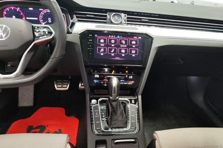 Used Volkswagen Magotan 2023 2 Million Units Commemorative Edition 330TSI DSG Luxury Version Audio And AC Panel