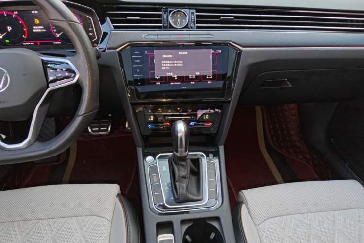 Used Volkswagen Magotan 2023 2 Million Units Commemorative Edition 330TSI DSG Luxury Version Audio And AC Panel