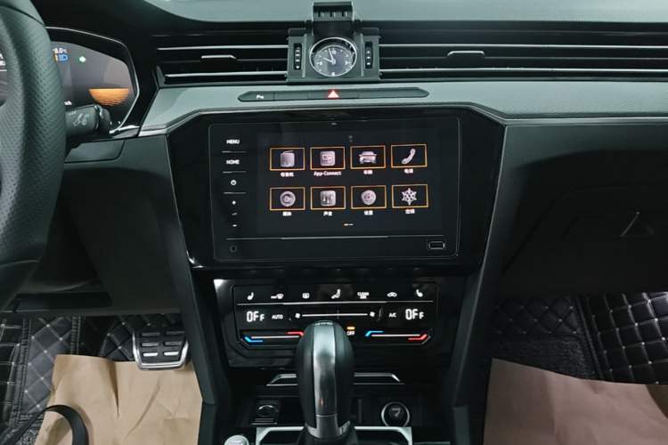 Used Volkswagen Magotan 2023 2 Million Units Limited Edition 330TSI DSG Leading Version Audio And AC Panel
