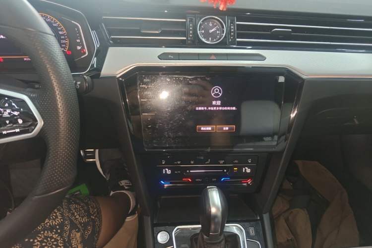 Used Volkswagen Magotan 2023 2 Million Units Commemorative Edition 330TSI DSG Luxury Version Audio And AC Panel