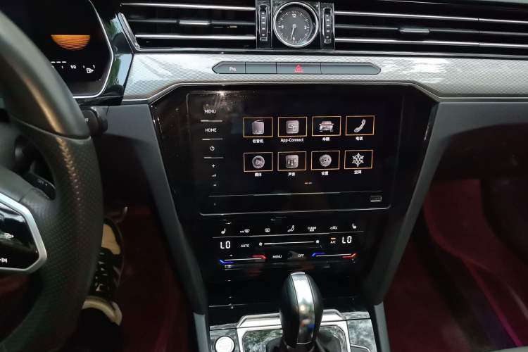 Used Volkswagen Magotan 2023 2 Million Units Limited Edition 330TSI DSG Leading Version Audio And AC Panel