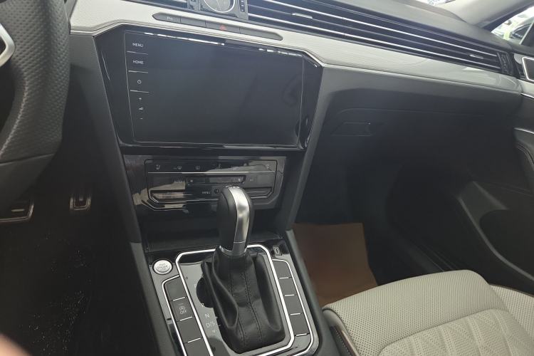 Used Volkswagen Magotan 2023 2 Million Units Limited Edition 330TSI DSG Leading Version Audio And AC Panel