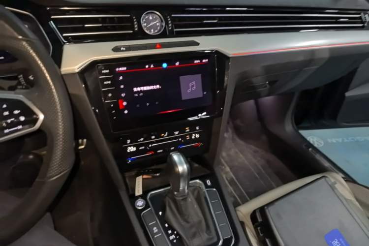 Used Volkswagen Magotan 2023 2 Million Units Commemorative Edition 330TSI DSG Luxury Version Audio And AC Panel