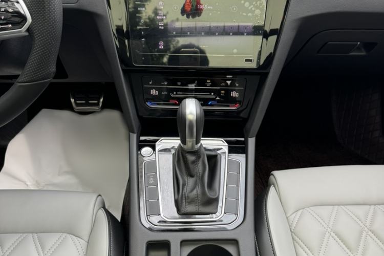 Used Volkswagen Magotan 2023 2 Million Units Limited Edition 330TSI DSG Leading Version Audio And AC Panel