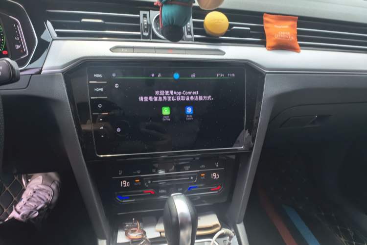 Used Volkswagen Magotan 2023 2 Million Units Commemorative Edition 330TSI DSG Luxury Version Audio And AC Panel