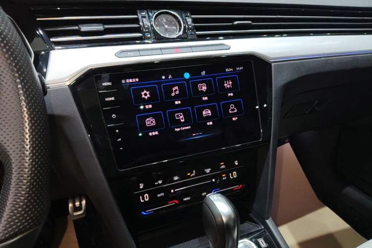 Used Volkswagen Magotan 2023 2 Million Units Commemorative Edition 330TSI DSG Luxury Version Audio And AC Panel