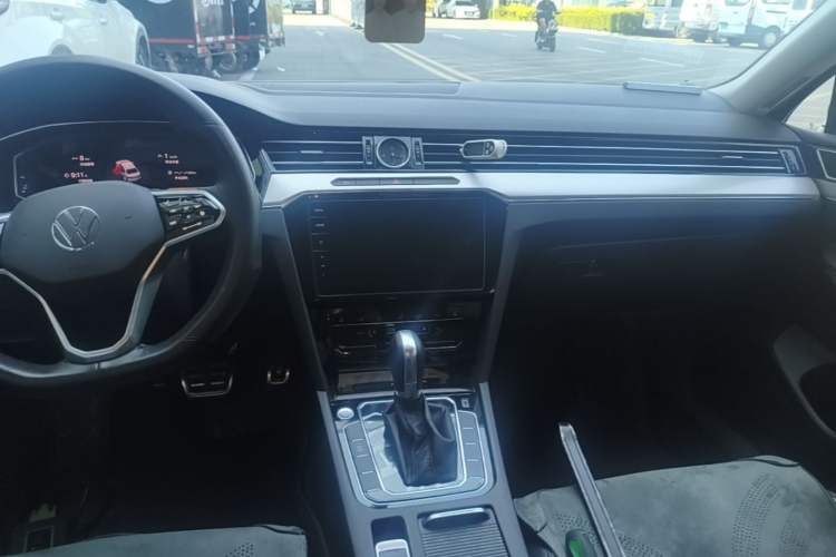 Used Volkswagen Magotan 2023 2 Million Units Commemorative Edition 330TSI DSG Luxury Version Audio And AC Panel
