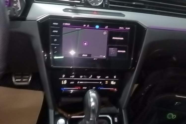 Used Volkswagen Magotan 2023 2 Million Units Commemorative Edition 330TSI DSG Luxury Version Audio And AC Panel