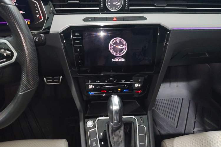 Used Volkswagen Magotan 2023 2 Million Units Commemorative Edition 330TSI DSG Luxury Version Audio And AC Panel