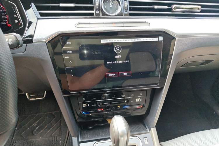 Used Volkswagen Magotan 2023 2 Million Units Commemorative Edition 330TSI DSG Luxury Version Audio And AC Panel