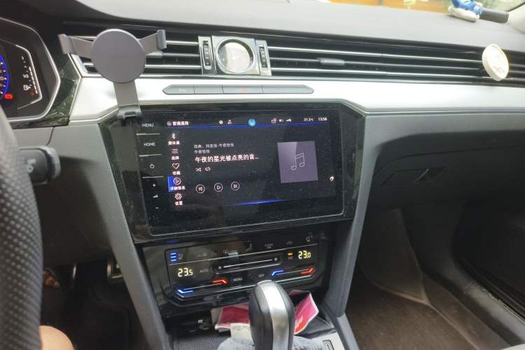 Used Volkswagen Magotan 2023 2 Million Units Commemorative Edition 330TSI DSG Luxury Version Audio And AC Panel