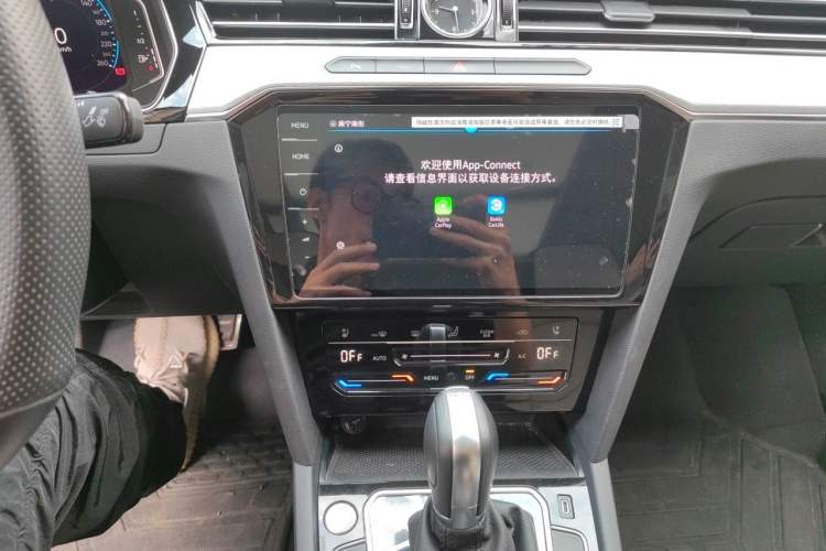 Used Volkswagen Magotan 2023 2 Million Units Commemorative Edition 330TSI DSG Luxury Version Audio And AC Panel