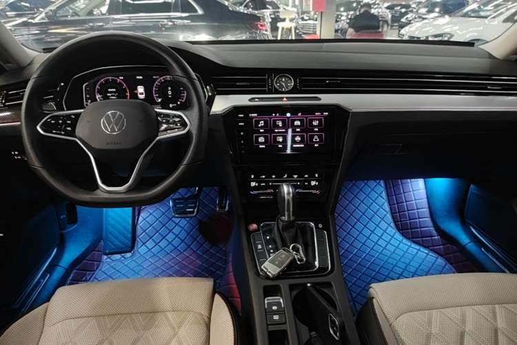 Used Volkswagen Magotan 2023 2 Million Units Commemorative Edition 330TSI DSG Luxury Version Audio And AC Panel