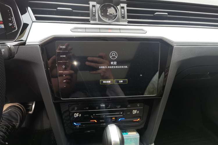 Used Volkswagen Magotan 2023 2 Million Units Commemorative Edition 330TSI DSG Luxury Version Audio And AC Panel