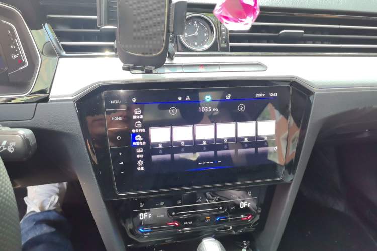 Used Volkswagen Magotan 2023 2 Million Units Commemorative Edition 330TSI DSG Luxury Version Audio And AC Panel