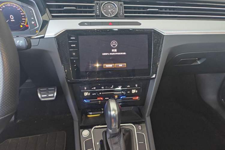 Used Volkswagen Magotan 2023 2 Million Units Commemorative Edition 330TSI DSG Luxury Version Audio And AC Panel
