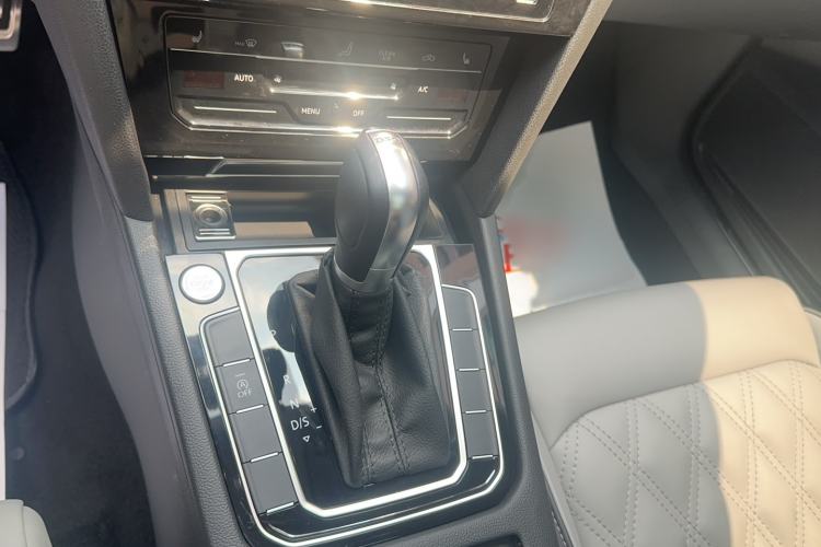 Used Volkswagen Magotan 2023 2 Million Units Limited Edition 330TSI DSG Leading Version Audio And AC Panel