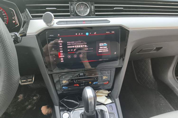 Used Volkswagen Magotan 2023 2 Million Units Commemorative Edition 330TSI DSG Luxury Version Audio And AC Panel