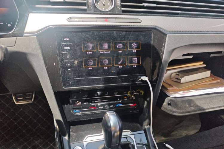 Used Volkswagen Magotan 2023 2 Million Units Limited Edition 330TSI DSG Leading Version Audio And AC Panel